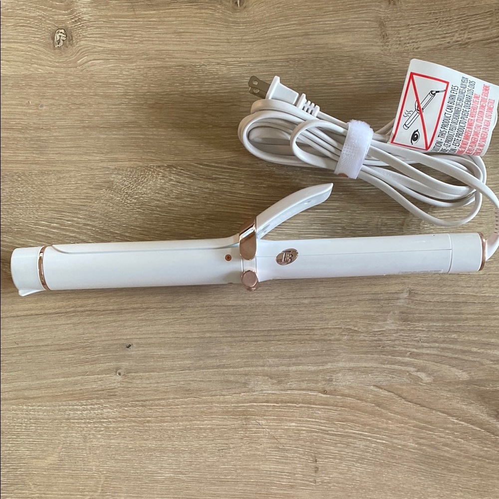 T3 Singlepass Curl Professional Curling Iron 1.25” barrel